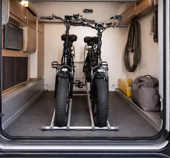 Fahrräder sicher in einer Wohnmobil-Heckgarage transportieren